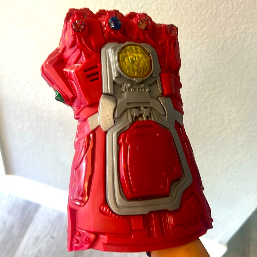 Kids Marvel Fist Toy, soft rubber knuckles & plastic exterior front. Lights up